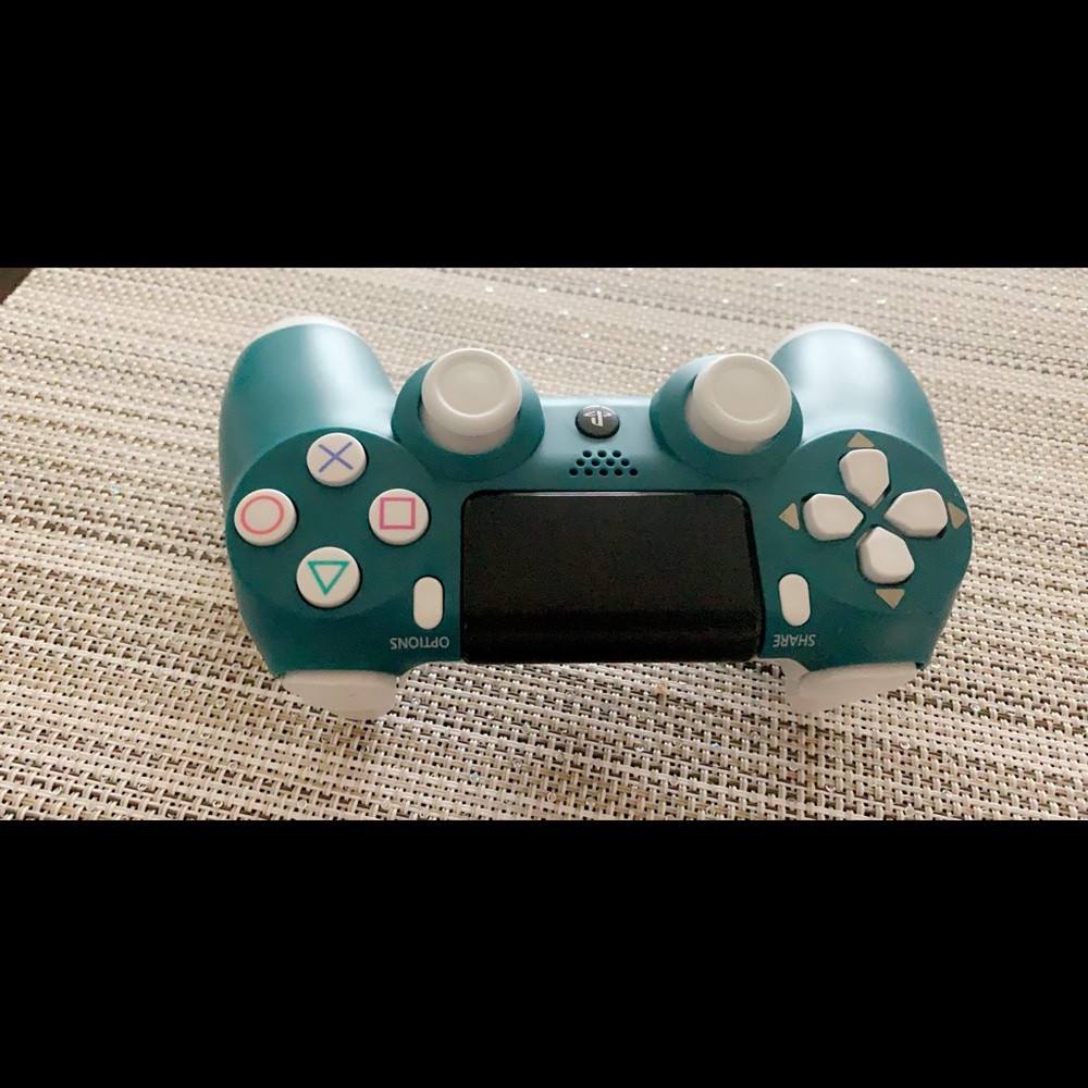 PS4 controller